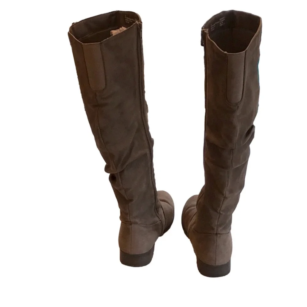 Slouchy Tall Boots Faux Suede in Taupe size 6